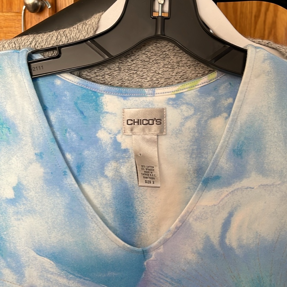 Chico's Blue Fish-Print V-Neck Women's Top - Picture 3 of 8